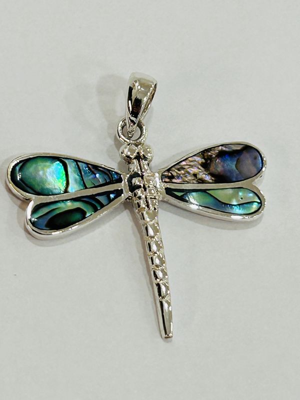 Hanger libelle in zilver met abalone schelp.