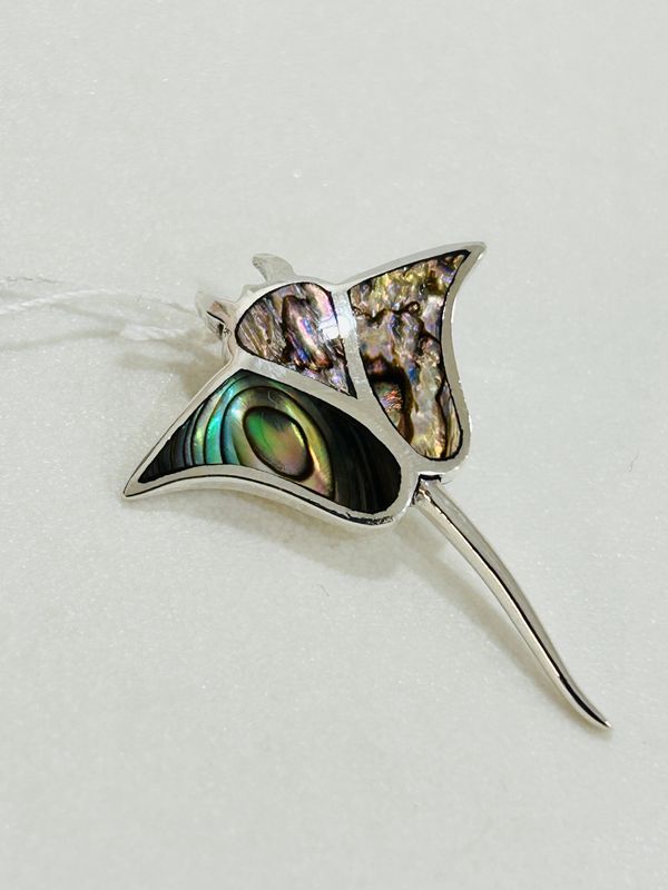 Hanger Mantarog in zilver met abalone schelp.