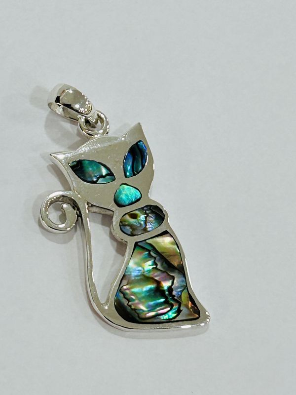 Hanger Kat in zilver met abalone schelp