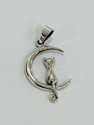 Hanger zilver in de vorm van een kat op een halve maan