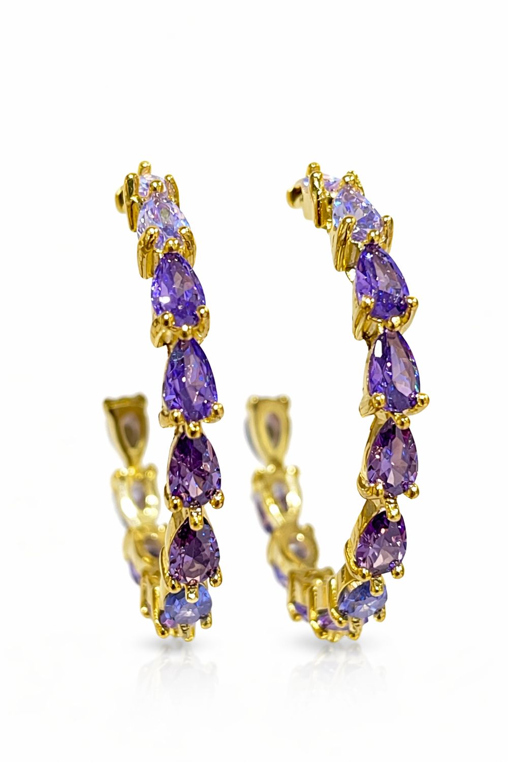 Oorringen 30 mm, met paarse steentjes.
