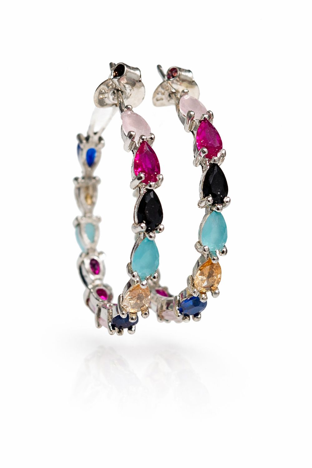 Oorringen 30 mm, met veelkleurige steentjes.