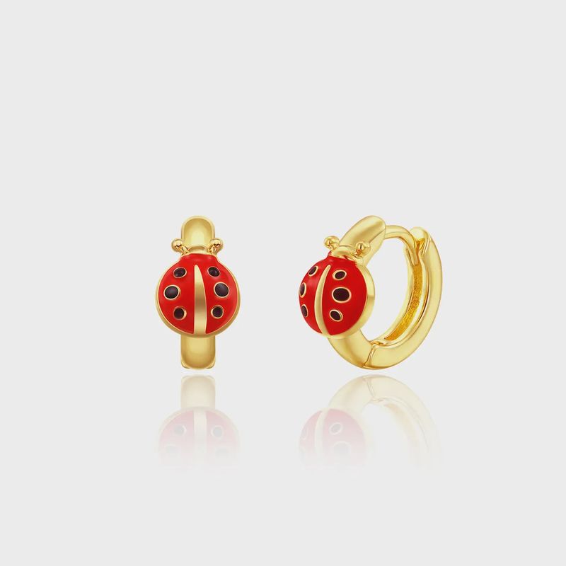 Oorbellen huggies met lieveheersbeestje