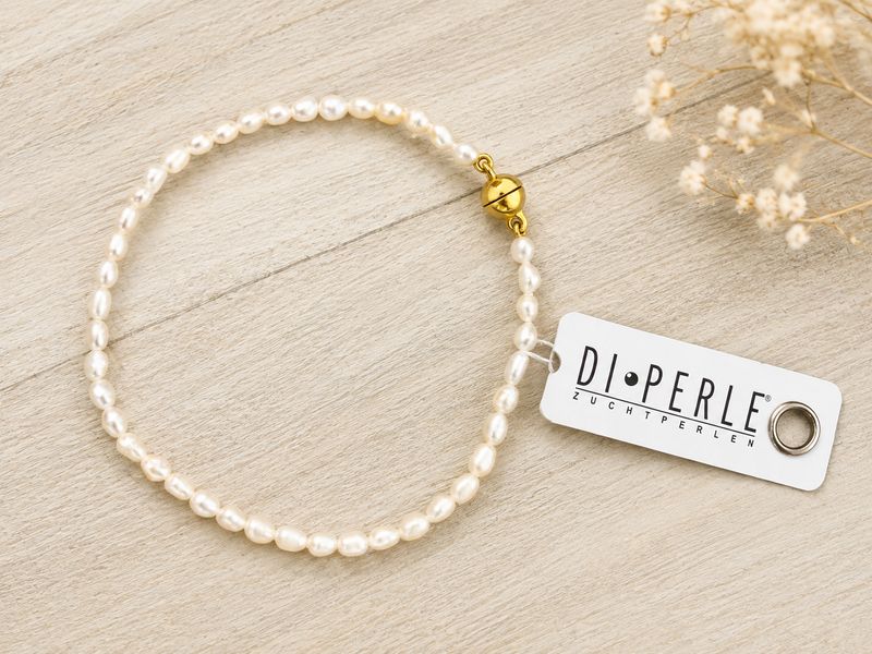 Armband met fijne zoetwaterparels en magneetslotje, goudkleurig
