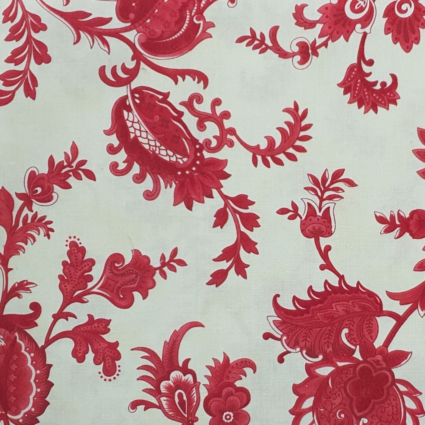 Cinnaberry beige flor roja