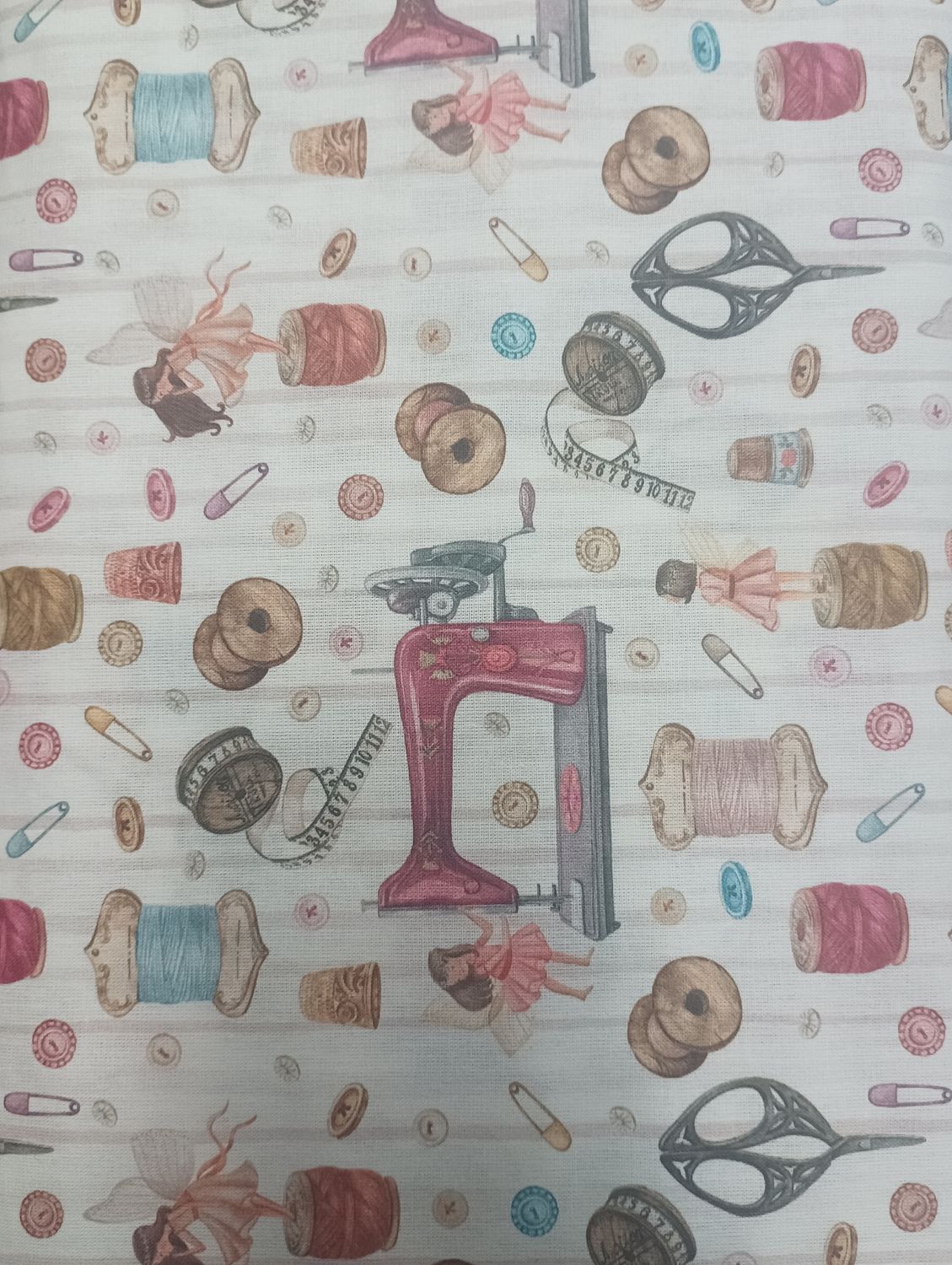 TELA CON MOTIVOS DE COSTURA