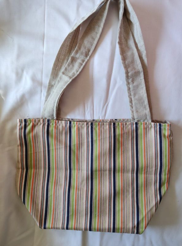 bolso de rayas