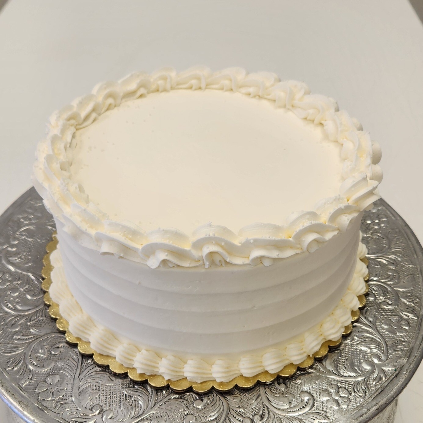 9&quot; Wedding White Cake (serves upto 24)