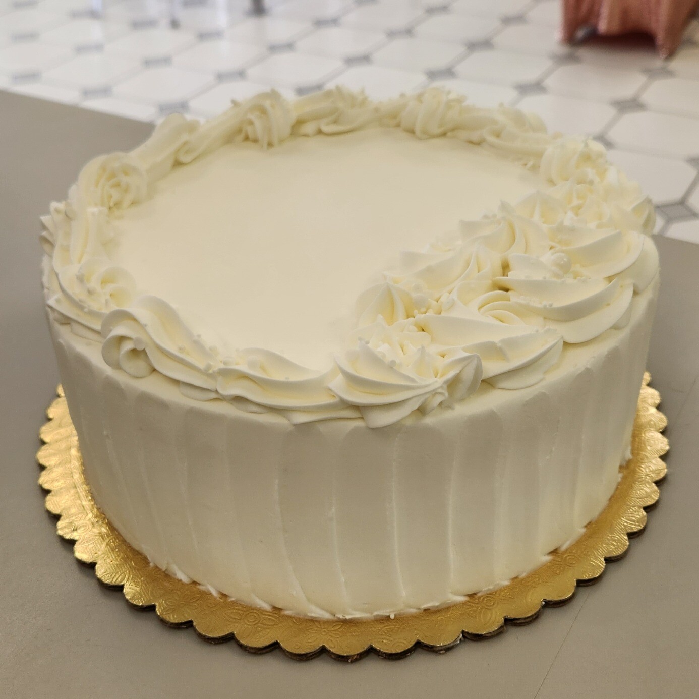 9&quot; Amaretto Cake (serves upto 24)