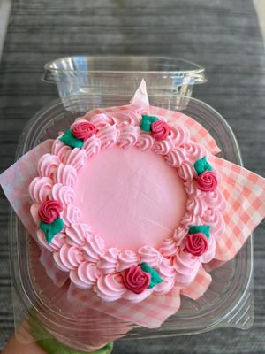 6 inch Lunch Box Cake with Personal Message (Serves upto 4)