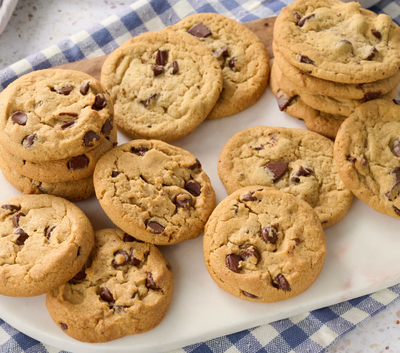 6 Chocolate Chip Cookies (Dark Chocolate Dipped Available)