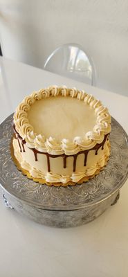 10 inch Round Cakes (Serves upto 20)