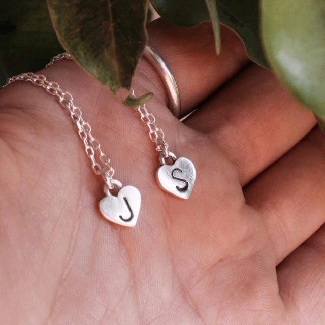 Collar mini corazón inicial