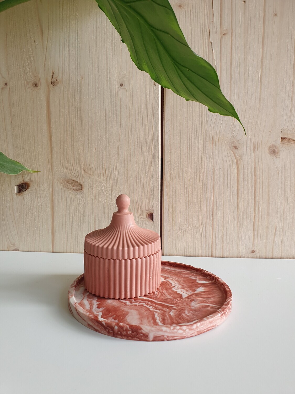 Set met rond bord en opbergdoosje