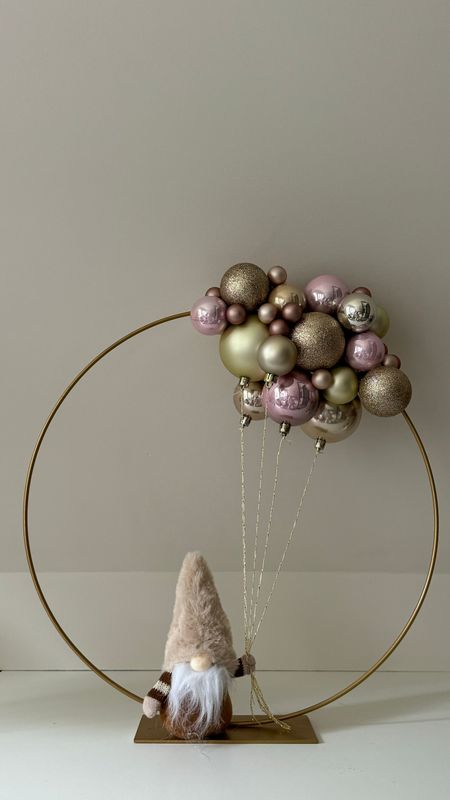 Kerstring goud 40cm met roze en champagne ballen