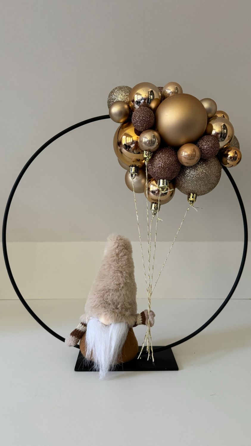 Kerstring zwart 30cm met licht oranje ballen