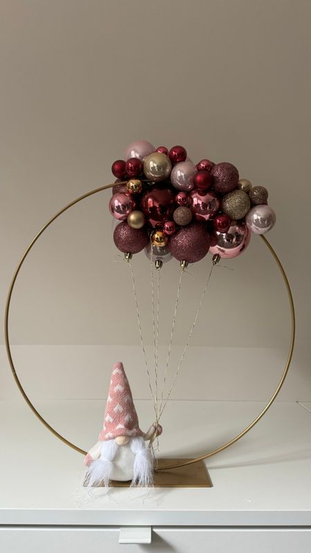 Kerstring goud 40cm met roze ballen
