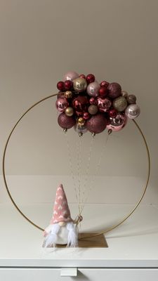 Kerstring goud 40cm met roze ballen