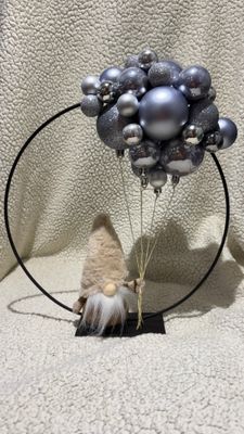 Kerstring zwart 30cm met blauw/zilveren ballen