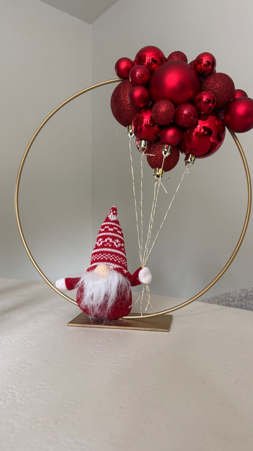 Kerstring goud 30cm met rode ballen