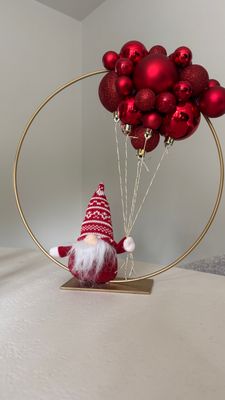 Kerstring goud 30cm met rode ballen