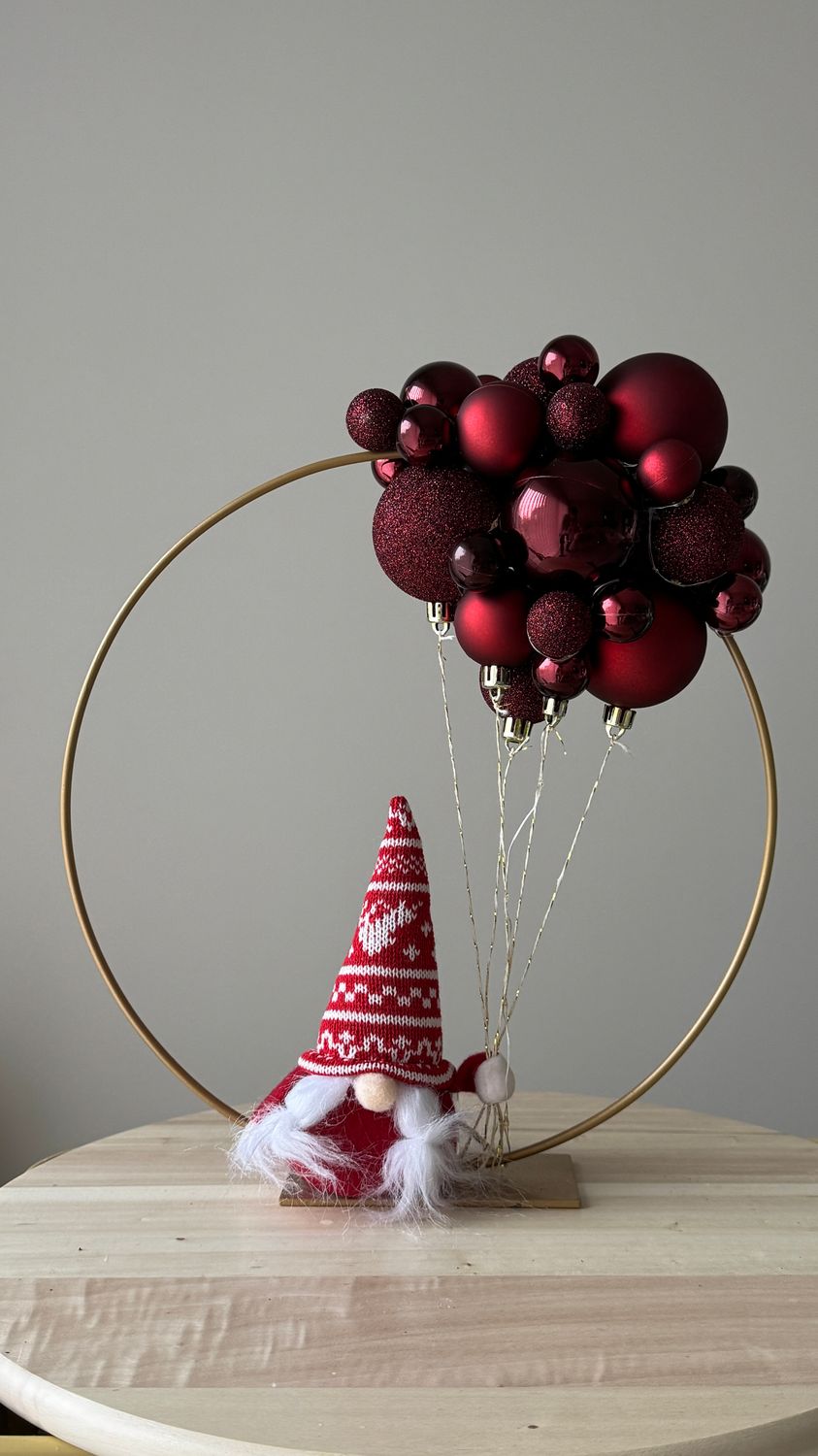 Kerstring goud 30cm met bordeaux ballen