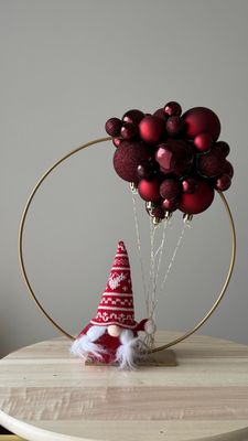 Kerstring goud 30cm met bordeaux ballen