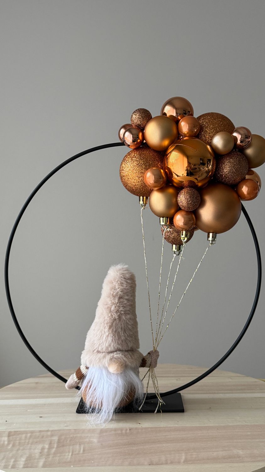 Kerstring zwart 30cm met oranje ballen