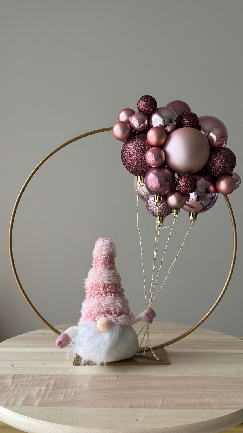 Kerstring goud 30cm met roze ballen