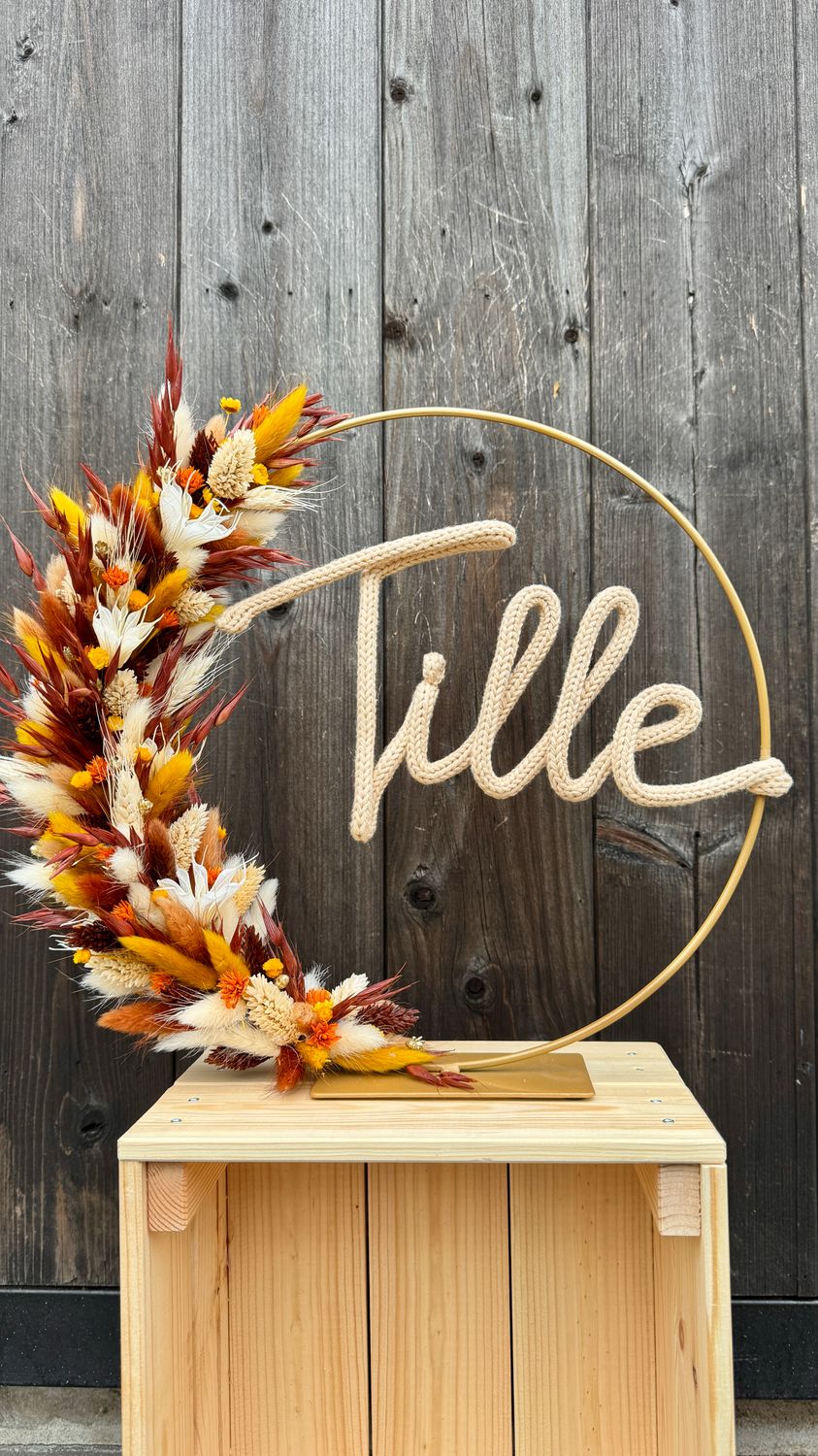 Flowerhoop op voet met punniknaam
