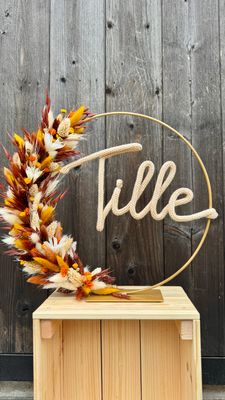 Flowerhoop op voet met punniknaam