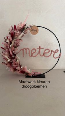 Flowerhoop op voet met punniknaam