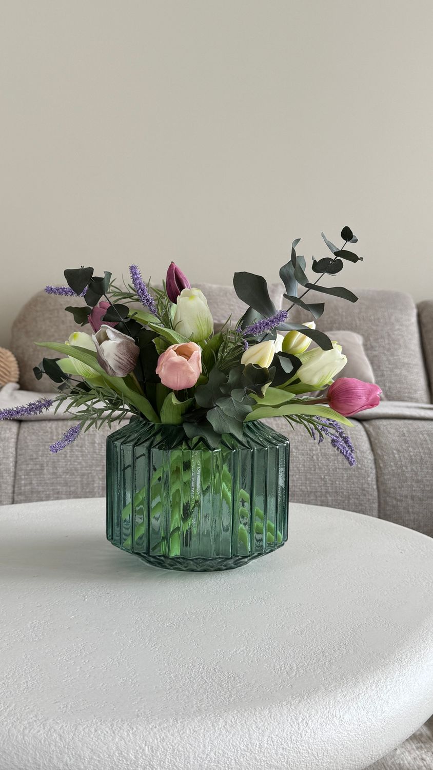 Boeket tulpen donker roze/wit + eucalyptus