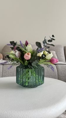 Boeket tulpen donker roze/wit + eucalyptus