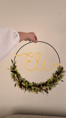 Flowerhoop hangend ‘extra’ met punniknaam