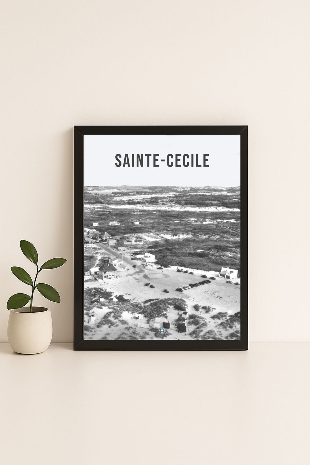 Affiche rétro noir et blanc Sainte Cecile : SAINTE-CéCILE ·  vue aerienne, Hauts-de-France