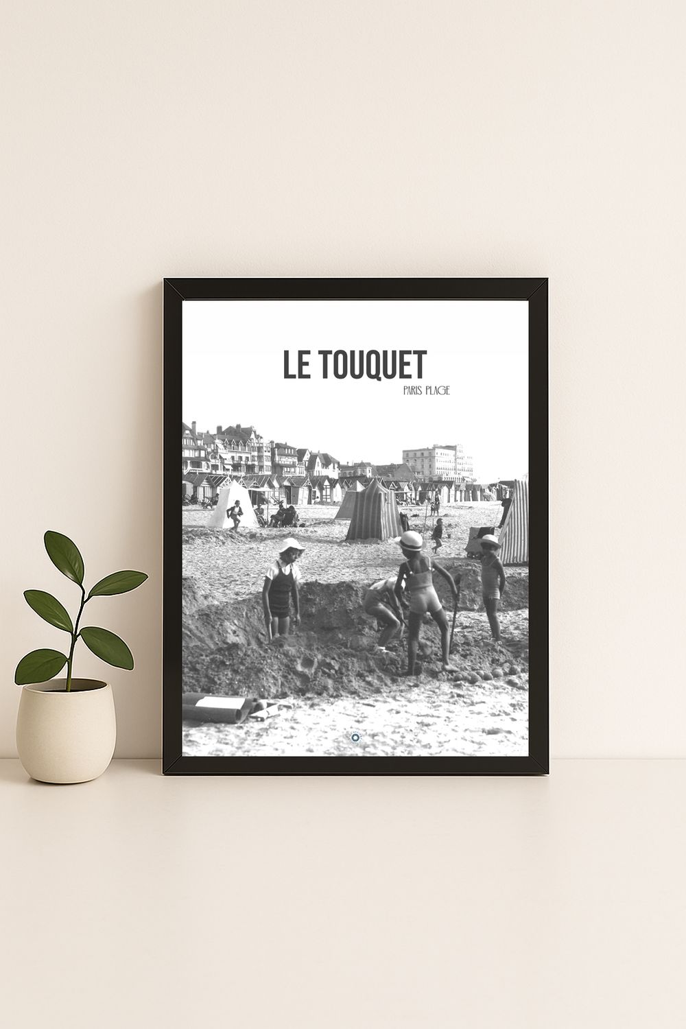 Affiche rétro noir et blanc Le Touquet-Paris-Plage : jeux de plage, Hauts-de-France