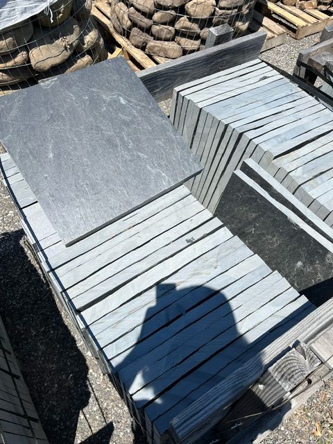 Blue Stone 18" x 18" per pallet (PICK UP ONLY)