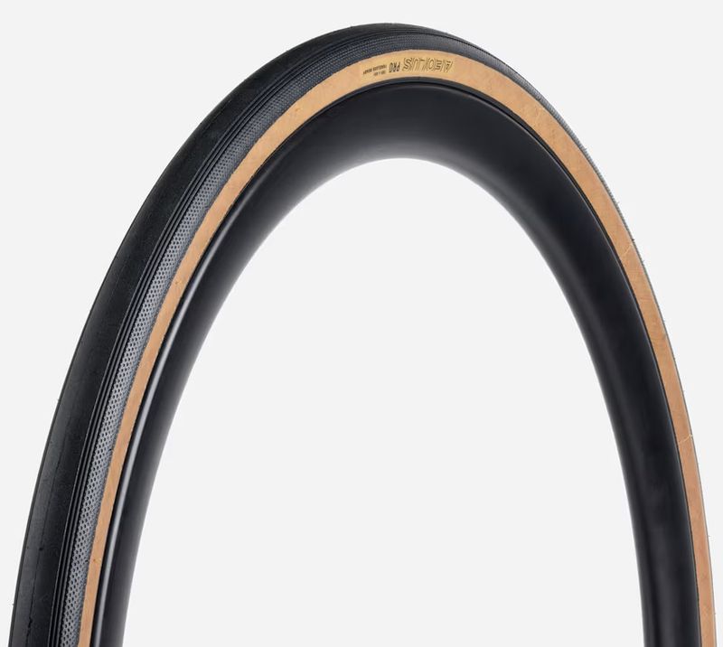 Pneu 700c Bontrager Aeolus Pro TLR - 700 x 28 - Noir avec flancs beige Pneu 700c Bontrager Aeolus Pro TLR - 700 x 28 - Noir avec flancs beige