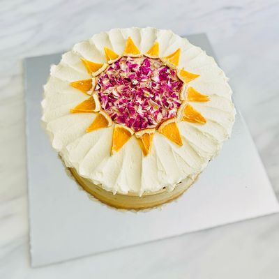 Round Kardinia Celebrations Cake