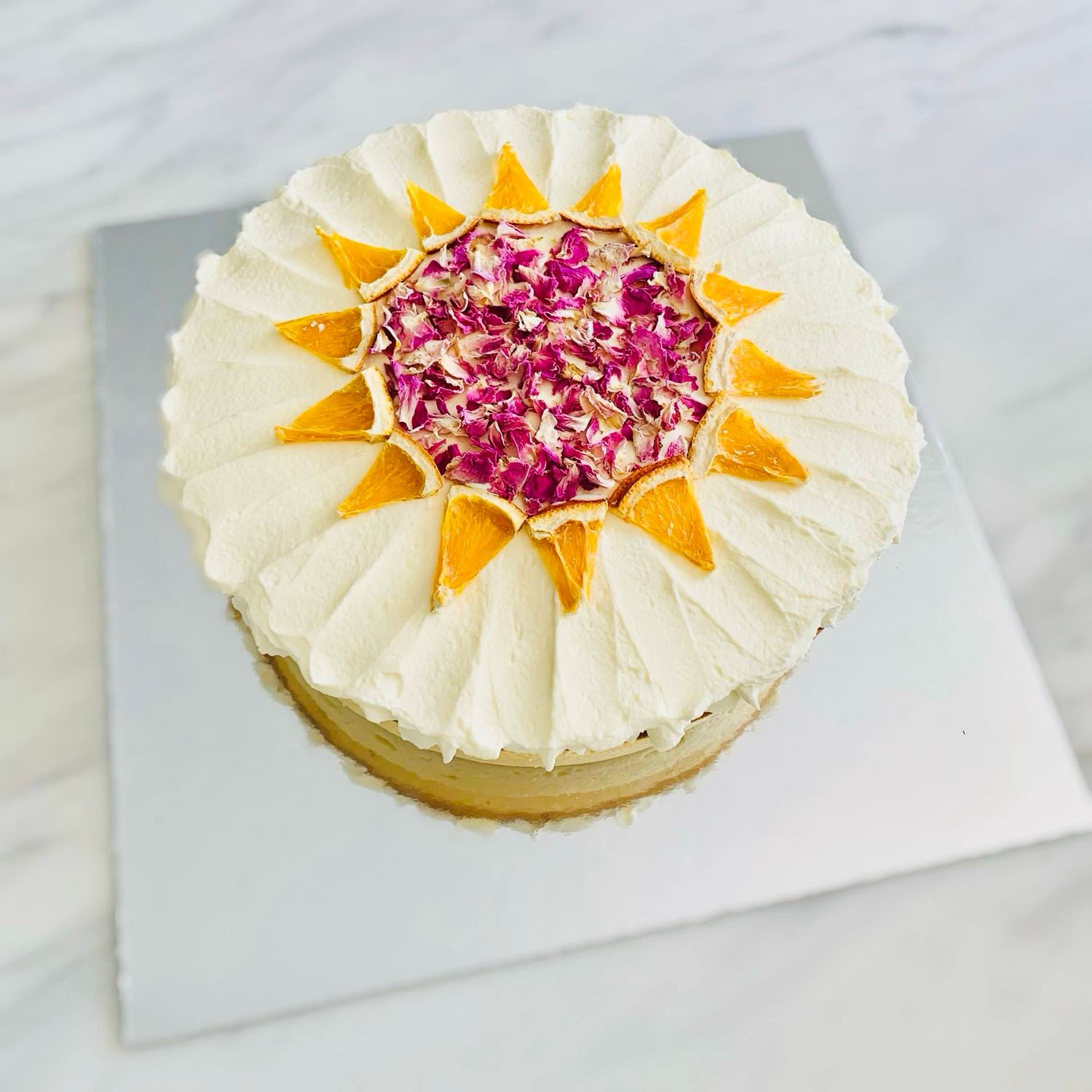 Round Kardinia Celebrations Cake