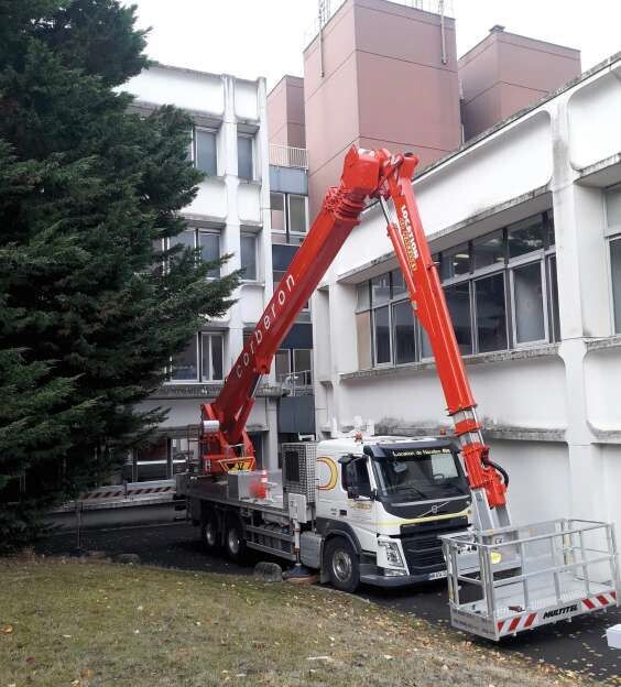 Nacelle 45 m / 600 kg sur poids lourd  Multitel MJ 450
