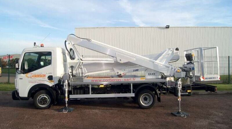 Nacelle 23 m sur véhicule léger Multitel MX 235
