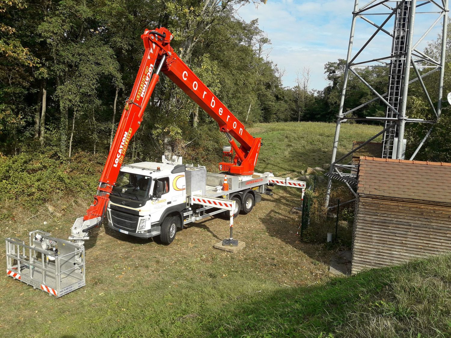 Nacelle 45 m sur poids lourd Multitel MJ 450