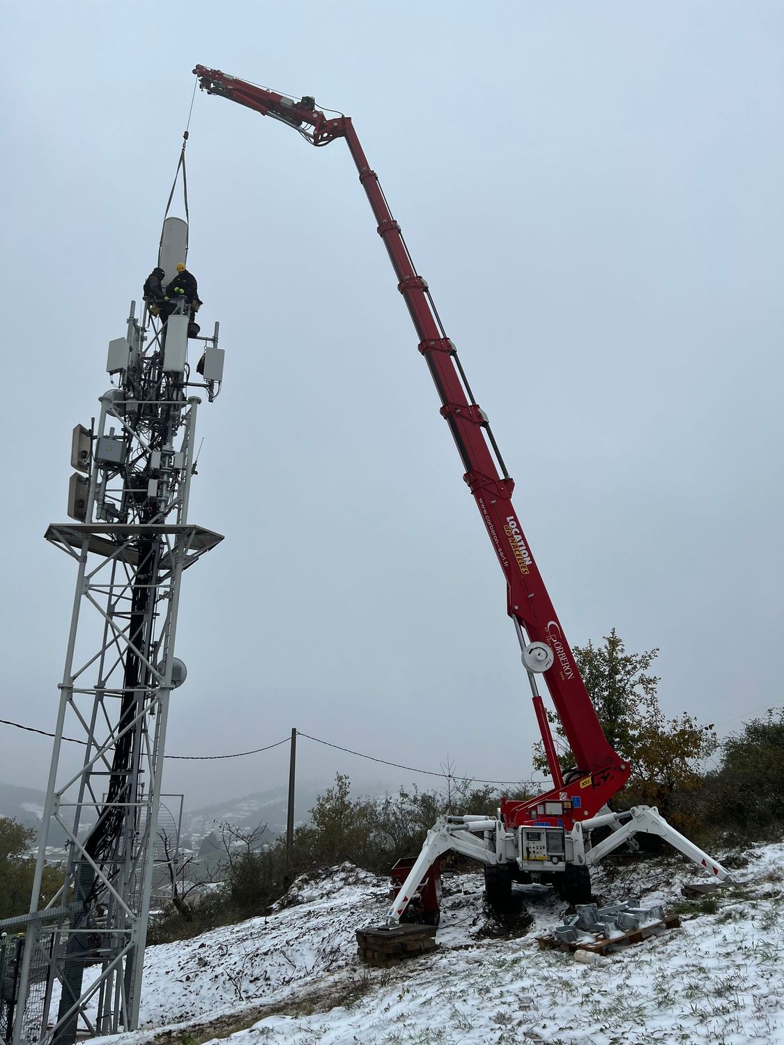 Grue araignée 45 m / 980 kg sur chenilles Palazzani XTJ 52+