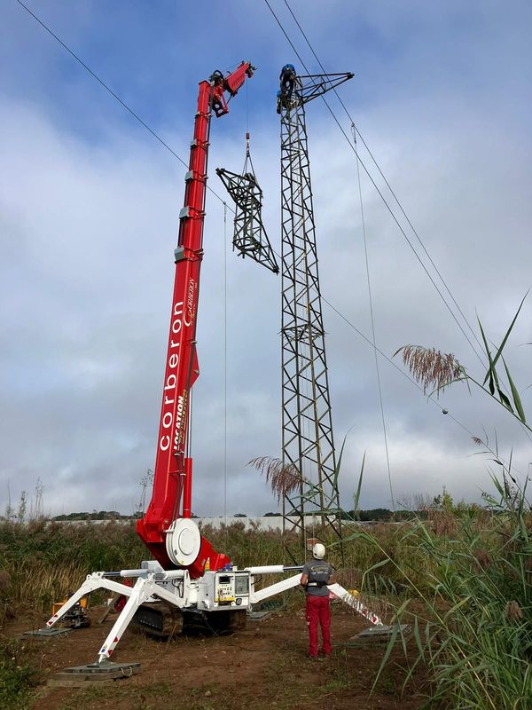 Grue araignée 42 m / 500 kg sur chenilles Palazzani XTJ 43+