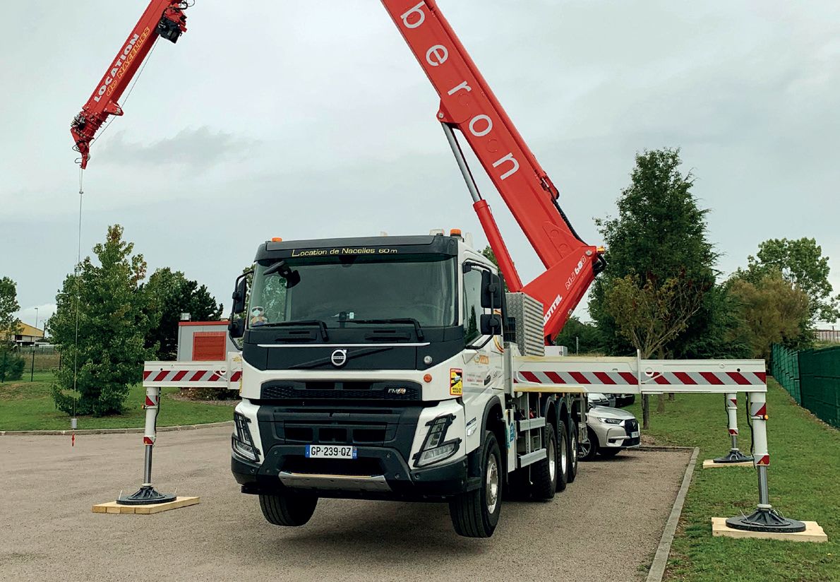Grue 53 m / 1500 KG sur poids lourd Multitel MJ 600