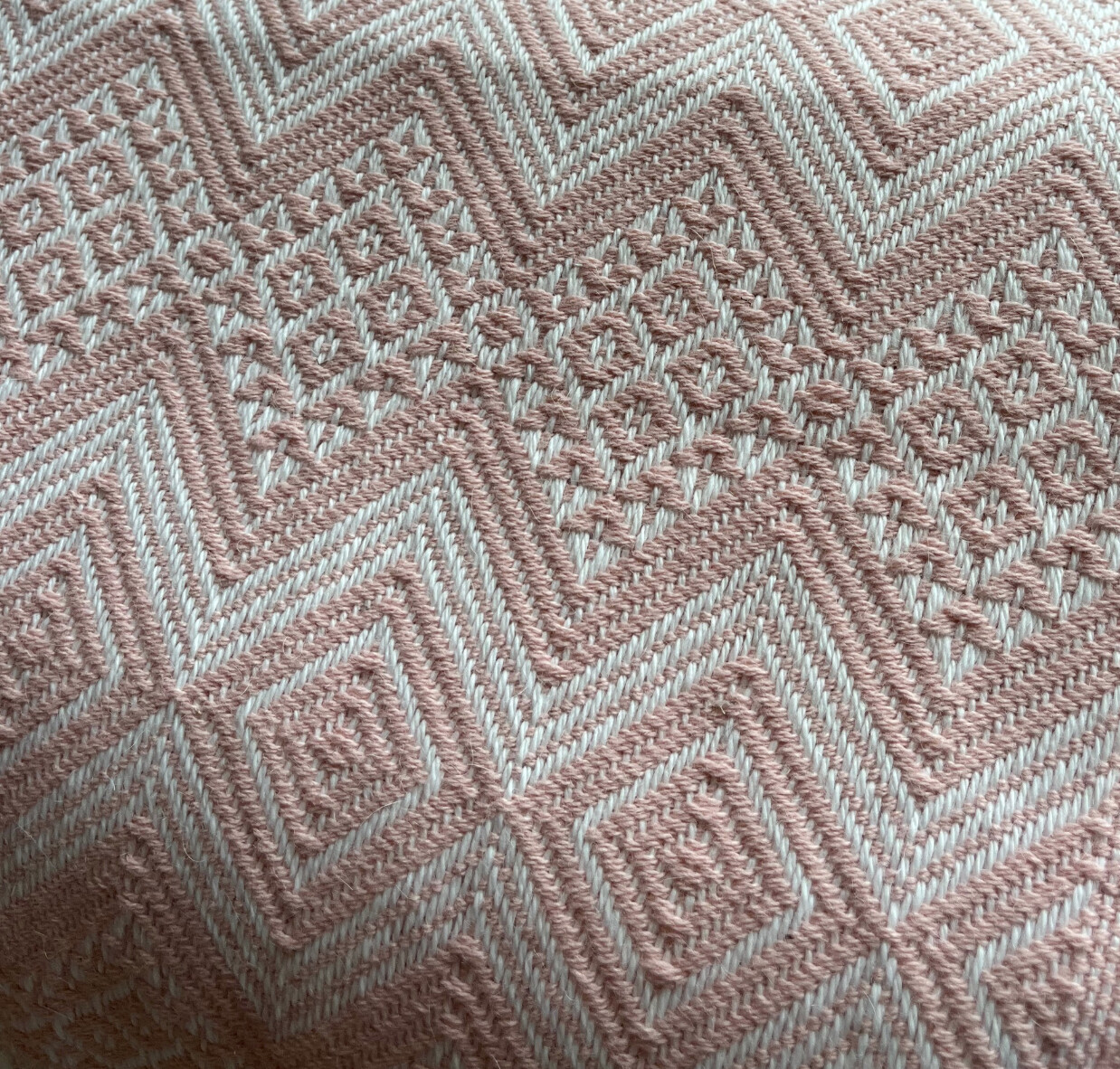 Inca Throws, Color: pale pink
