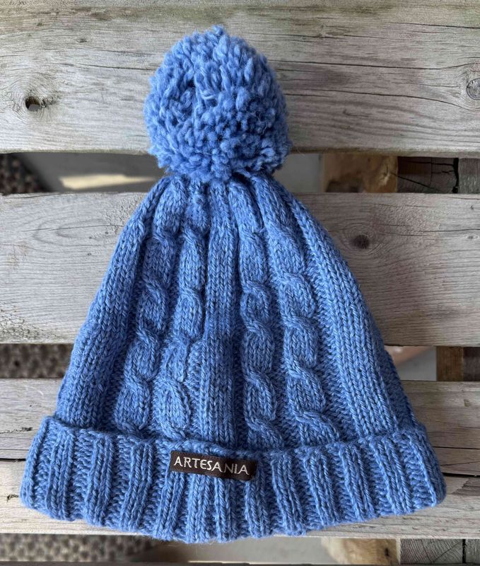 Artesania Pom Pom Hat