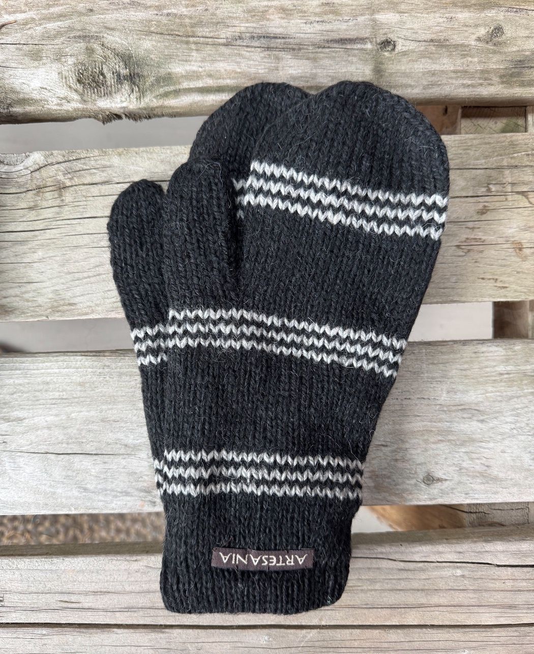 Artesania Mitten, Color: Black w/Stripe
